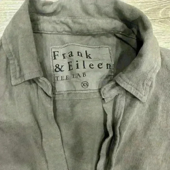 FRANK & EILEEN teelab Button Down - Picture 9 of 10
